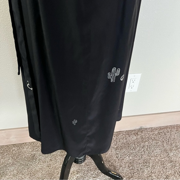 New VEDA Black Silk Adjustable Strap Peace Dress NWT Graphic Casual Women Medium - Picture 11 of 14